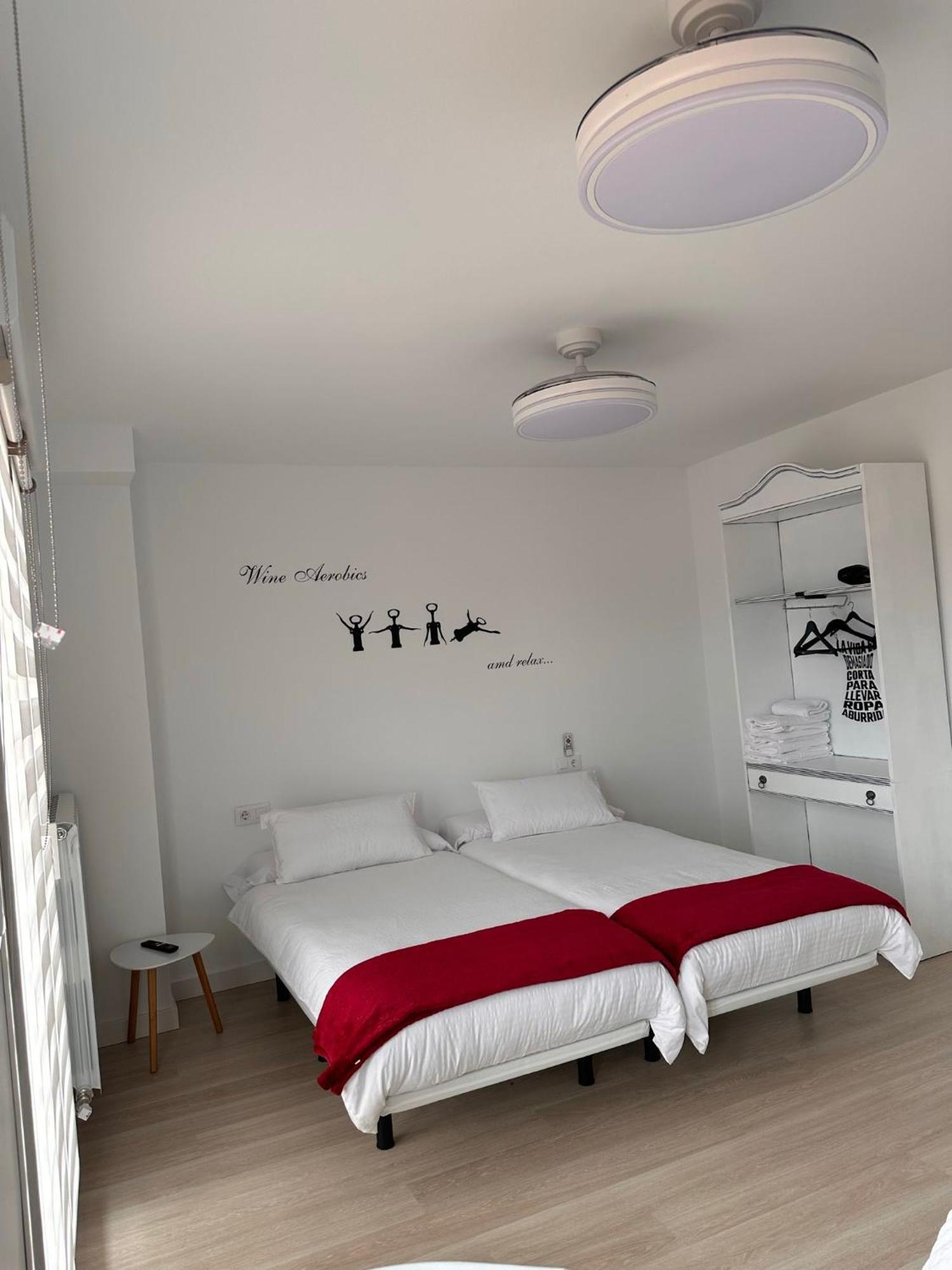 Hostal A La Sombra Del Laurel 나바레테 외부 사진