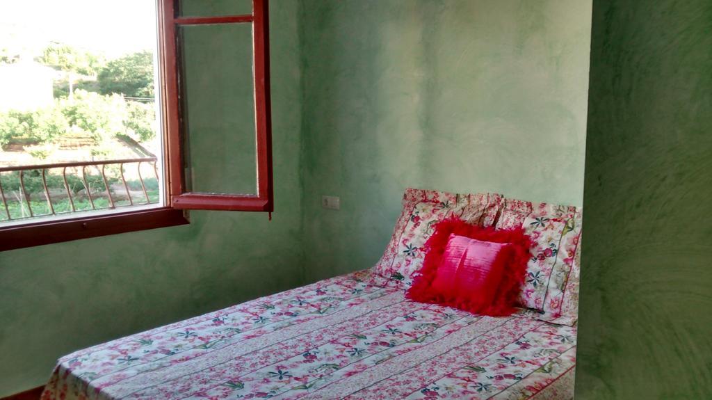 Hostal A La Sombra Del Laurel 나바레테 외부 사진